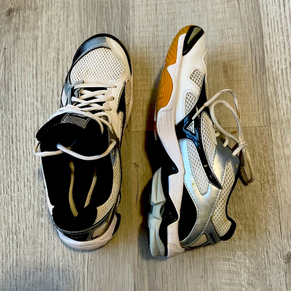 New Mizuno Wave Bolt 5 volleyball shoes